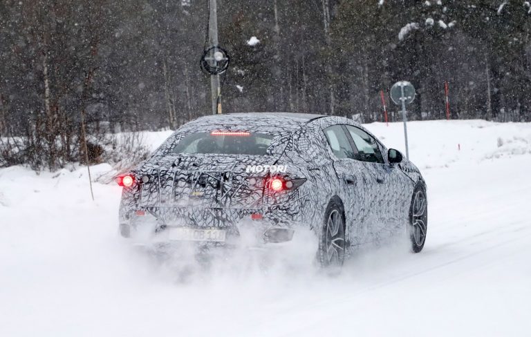 Mercedes-Benz EQS: le foto spia
