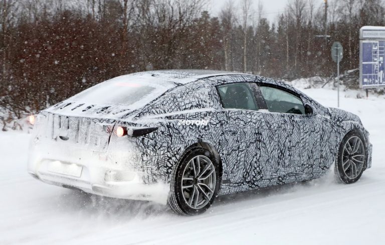 Mercedes-Benz EQS: le foto spia