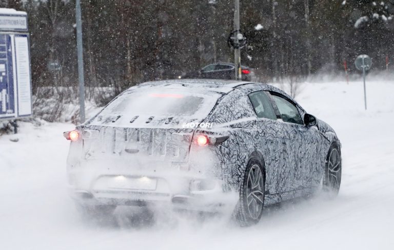 Mercedes-Benz EQS: le foto spia