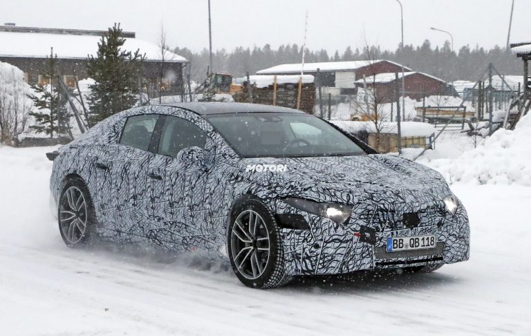 Mercedes-Benz EQS: le foto spia