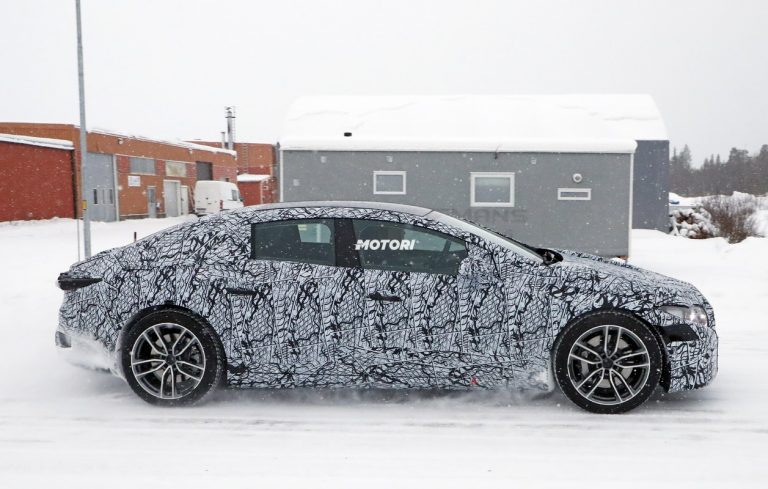 Mercedes-Benz EQS: le foto spia