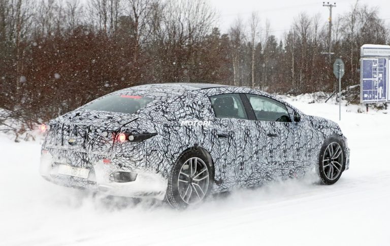 Mercedes-Benz EQS: le foto spia