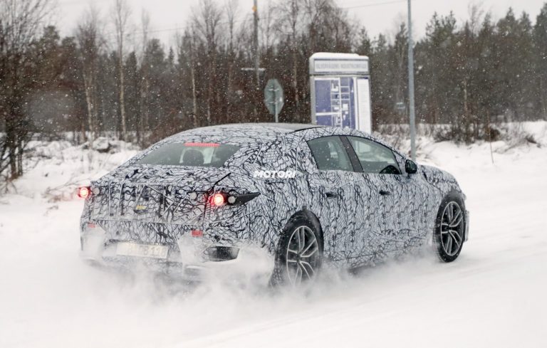 Mercedes-Benz EQS: le foto spia