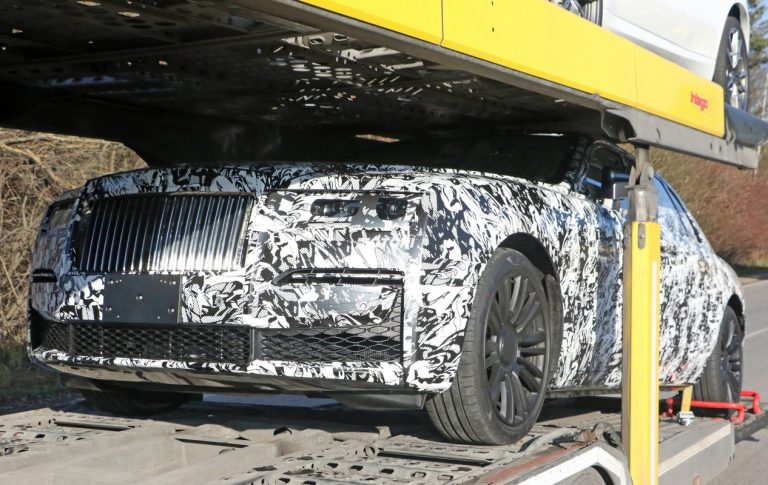 Rolls-Royce Ghost 2021: le foto spia