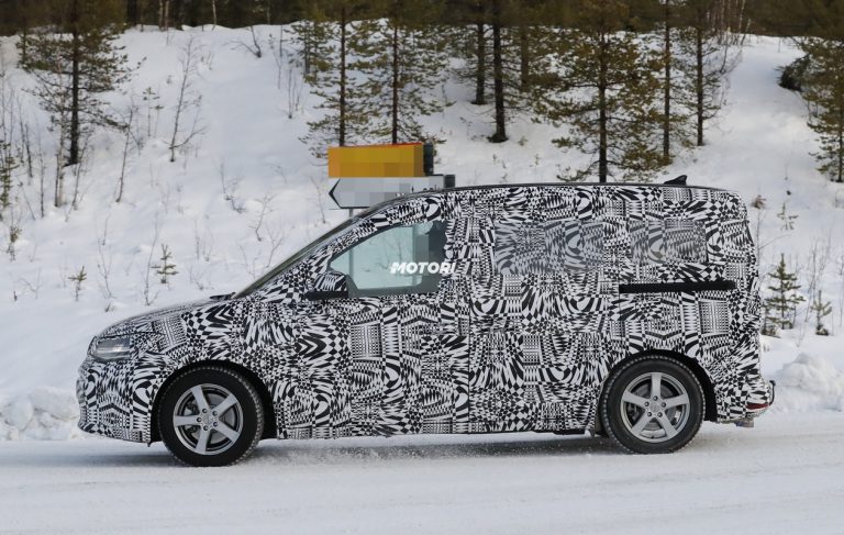 Volkswagen Caddy: le foto spia