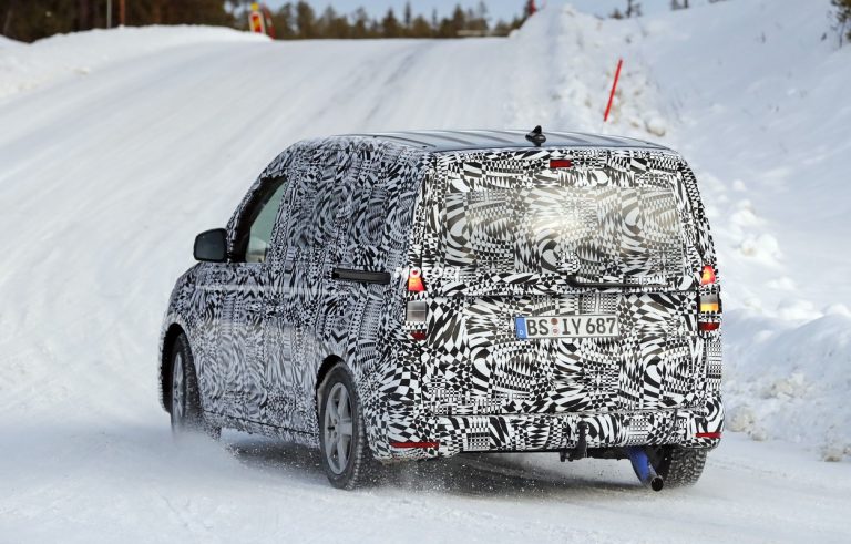 Volkswagen Caddy: le foto spia