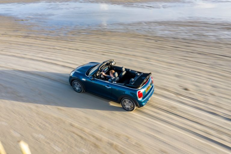 Mini Cabrio Sidewalk 2020: immagini ufficiali