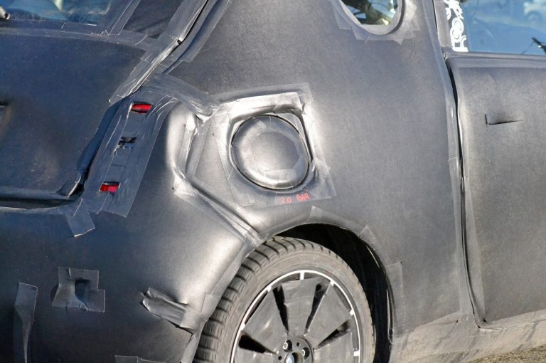 Fiat 500 elettrica: foto spia durante i collaudi su strada