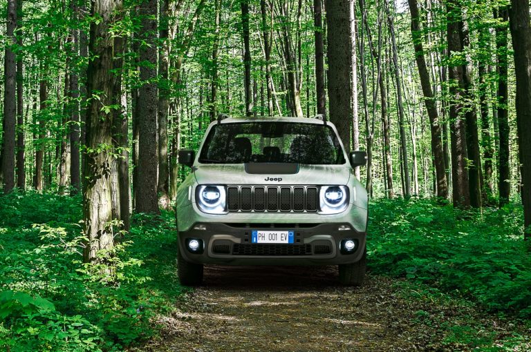 Jeep Renegade 4xe First Edition 2020: immagini ufficiali