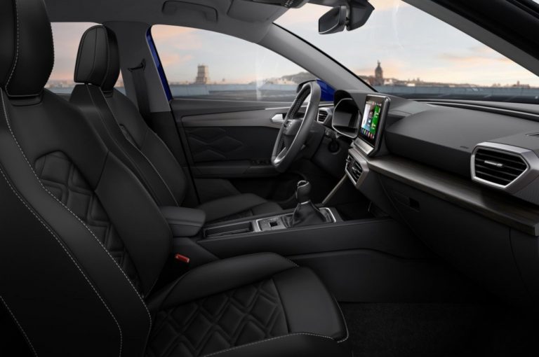 Seat Leon Sportstourer 2020: immagini ufficiali