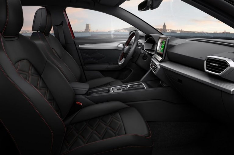 Seat Leon Sportstourer 2020: immagini ufficiali