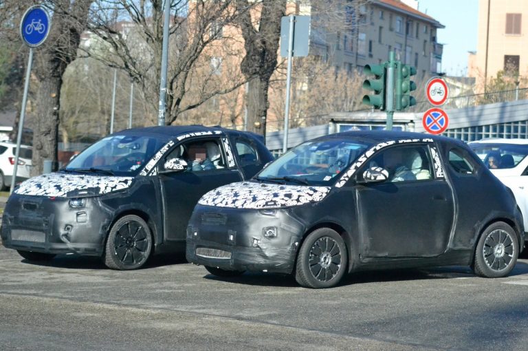 Fiat 500 elettrica: foto spia durante i collaudi su strada