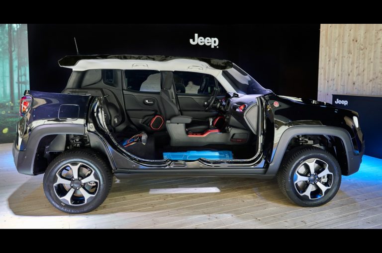 Jeep Renegade 4xe First Edition 2020: immagini ufficiali