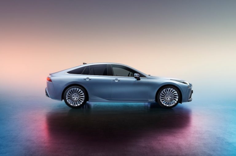 Toyota Mirai 2020: immagini ufficiali della nuova generazione