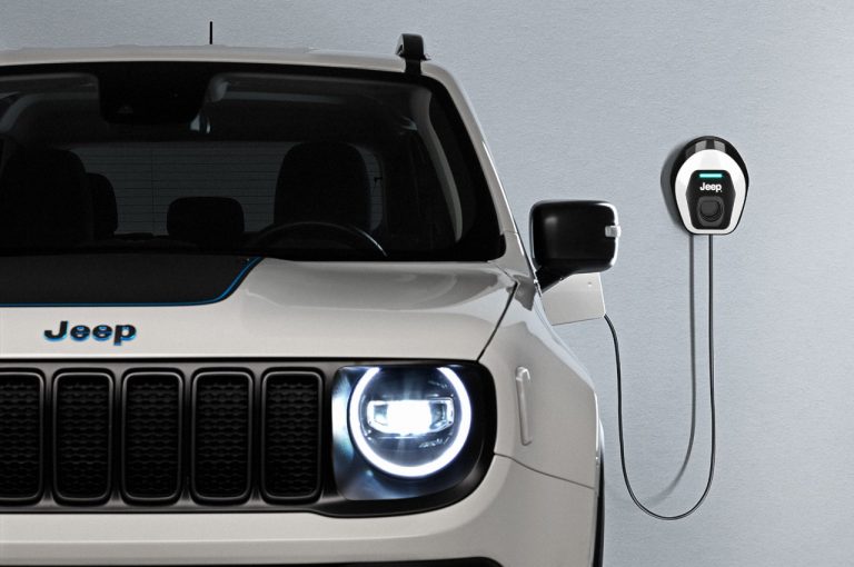 Jeep Renegade 4xe First Edition 2020: immagini ufficiali