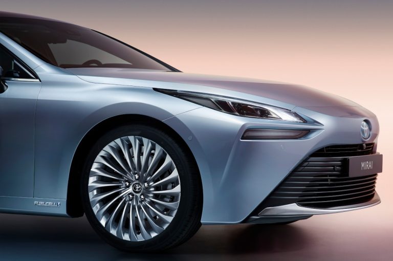 Toyota Mirai 2020: immagini ufficiali della nuova generazione