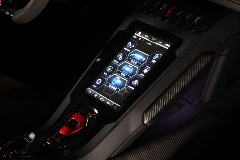 Lamborghini Huracan Evo con Amazon Alexa: immagini ufficiali
