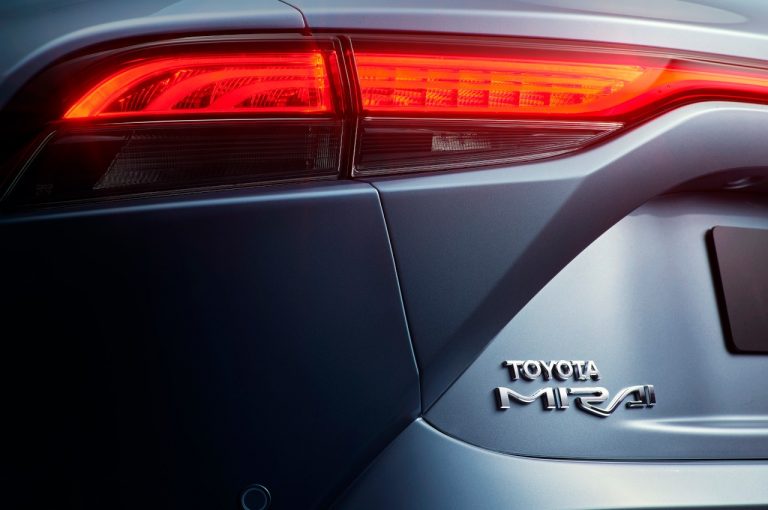 Toyota Mirai 2020: immagini ufficiali della nuova generazione