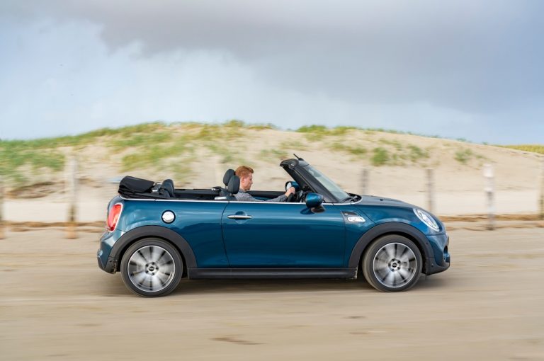 Mini Cabrio Sidewalk 2020: immagini ufficiali