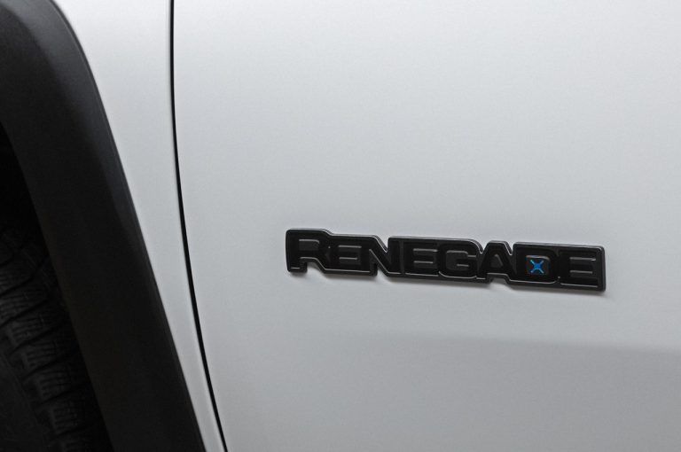 Jeep Renegade 4xe First Edition 2020: immagini ufficiali
