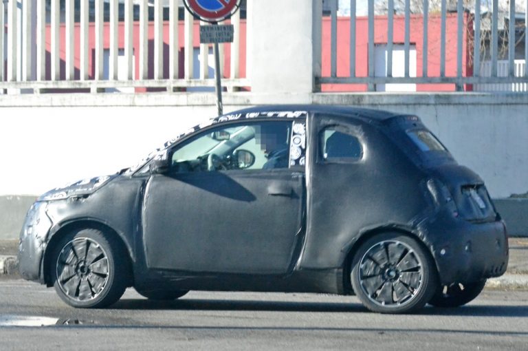 Fiat 500 elettrica: foto spia durante i collaudi su strada