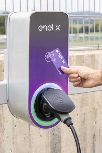 Smart rinnova la collaborazione con Enel X per le Box Station: foto ufficiali