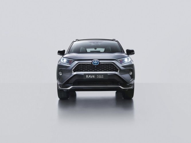 Toyota: la Rav4 diventa plug-in Hybrid