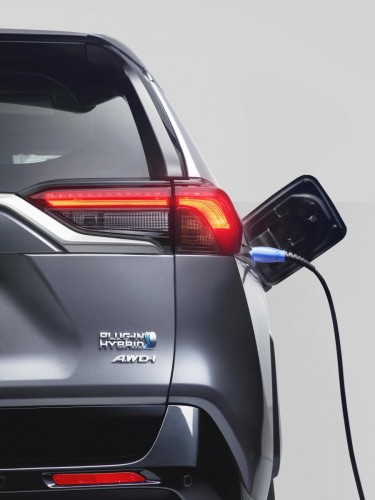 Toyota: la Rav4 diventa plug-in Hybrid