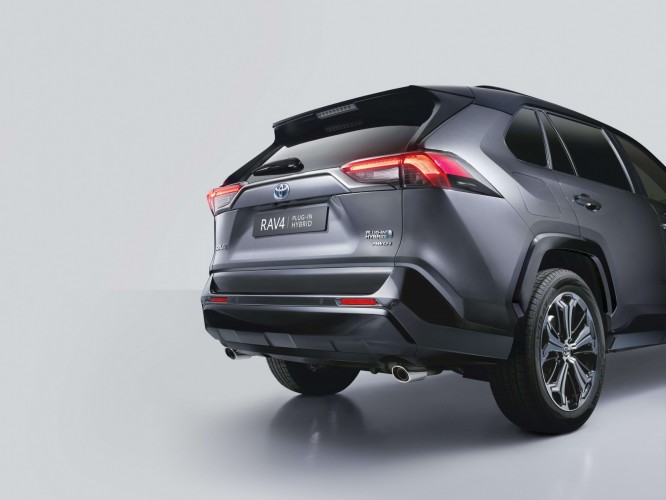 Toyota: la Rav4 diventa plug-in Hybrid