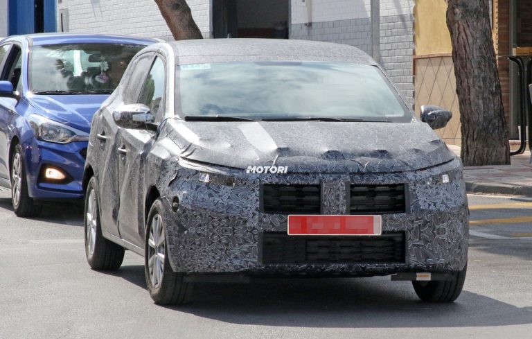 Nuova Dacia Sandero: le foto spia