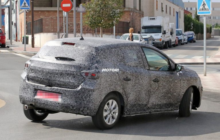 Nuova Dacia Sandero: le foto spia
