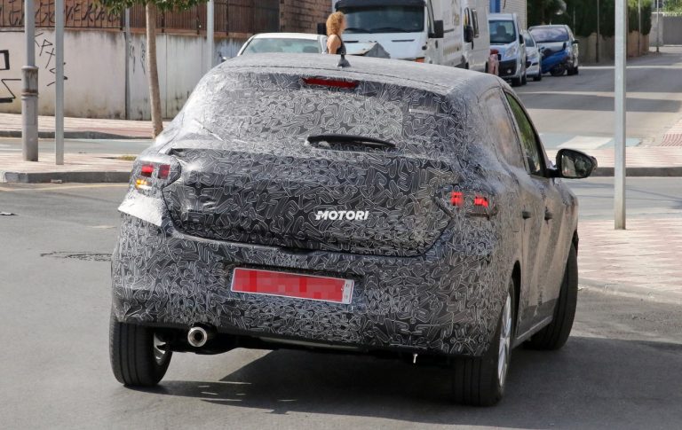 Nuova Dacia Sandero: le foto spia