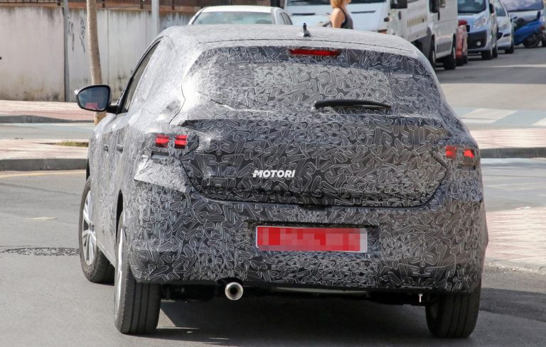 Nuova Dacia Sandero: le foto spia