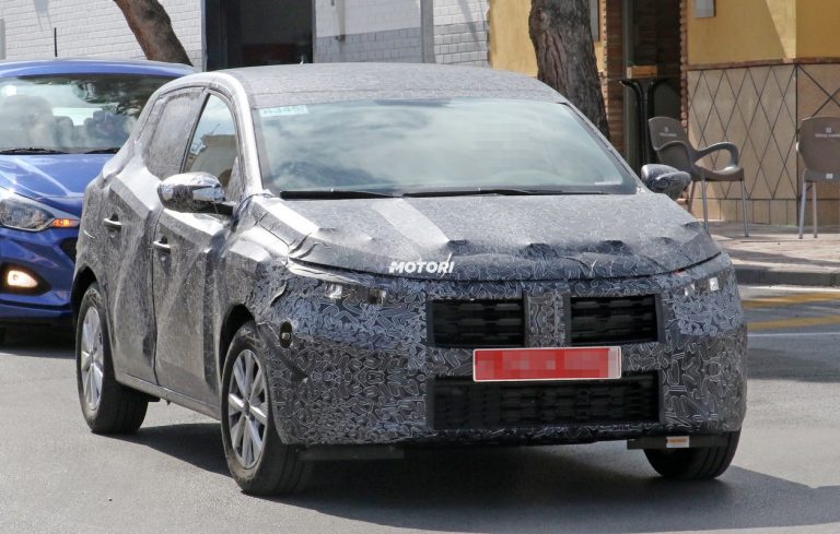 Nuova Dacia Sandero: le foto spia