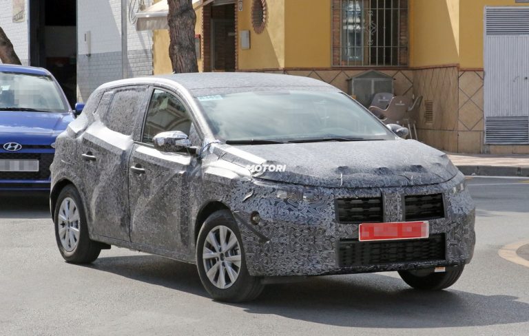 Nuova Dacia Sandero: le foto spia