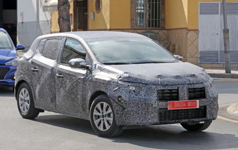 Nuova Dacia Sandero: le foto spia
