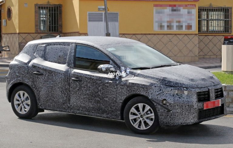 Nuova Dacia Sandero: le foto spia