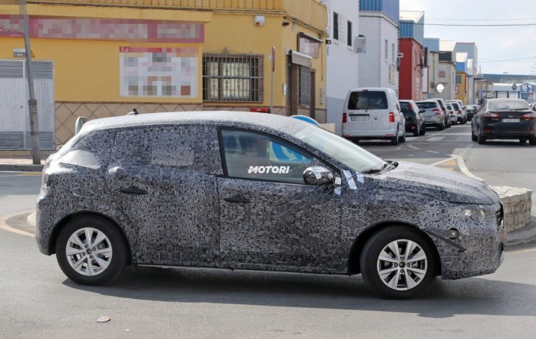 Nuova Dacia Sandero: le foto spia