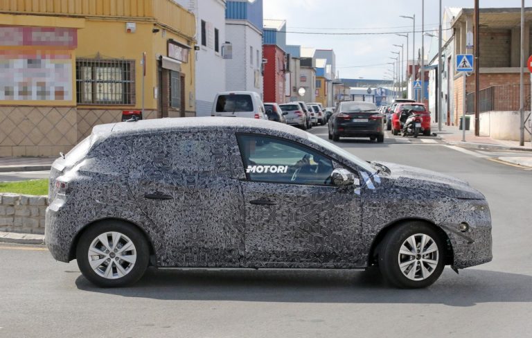 Nuova Dacia Sandero: le foto spia