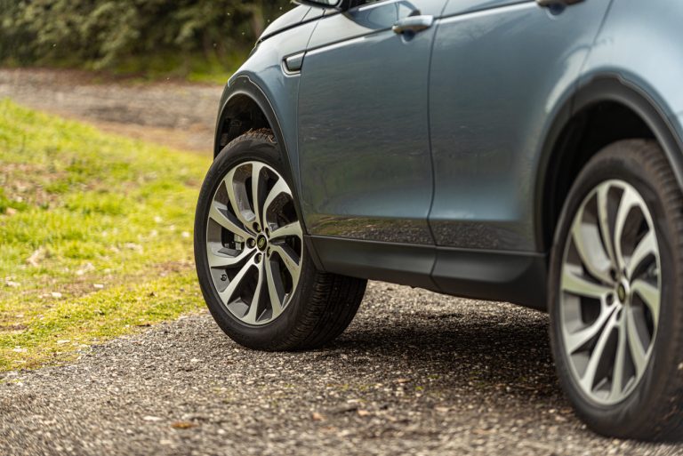 Land Rover Discovery Sport 2.0 TD4: la prova su strada