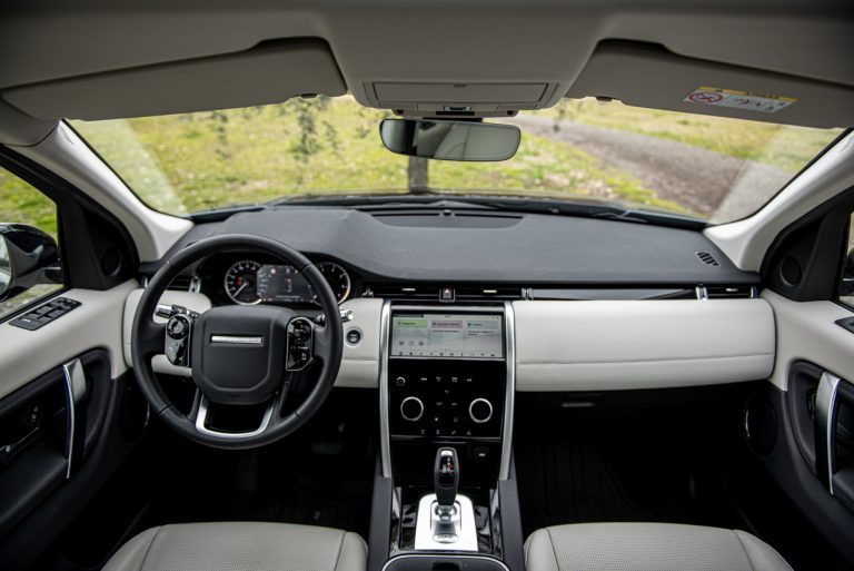 Land Rover Discovery Sport 2.0 TD4: la prova su strada