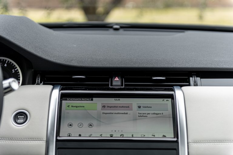 Land Rover Discovery Sport 2.0 TD4: la prova su strada