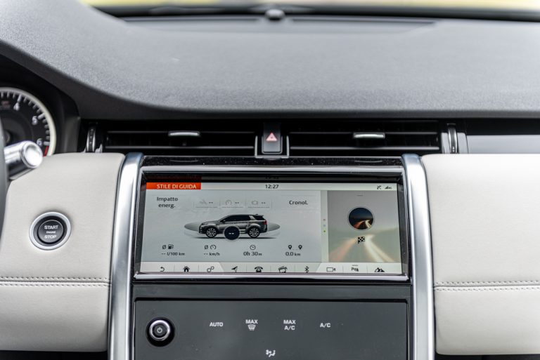 Land Rover Discovery Sport 2.0 TD4: la prova su strada