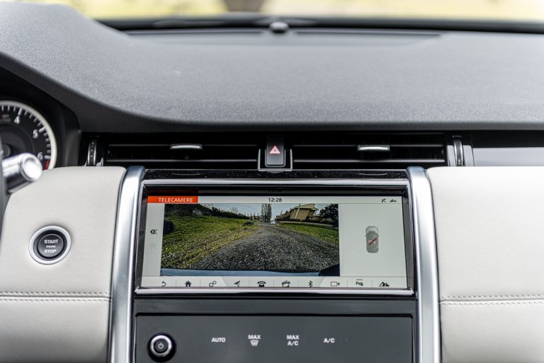 Land Rover Discovery Sport 2.0 TD4: la prova su strada