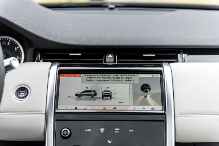 Land Rover Discovery Sport 2.0 TD4: la prova su strada