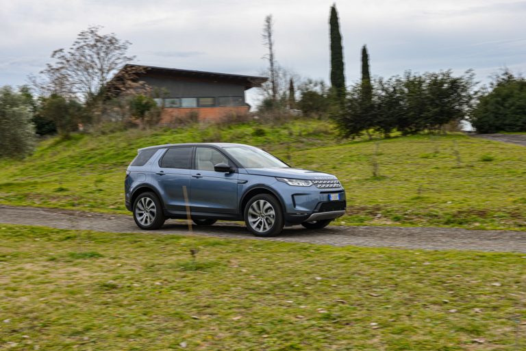 Land Rover Discovery Sport 2.0 TD4: la prova su strada