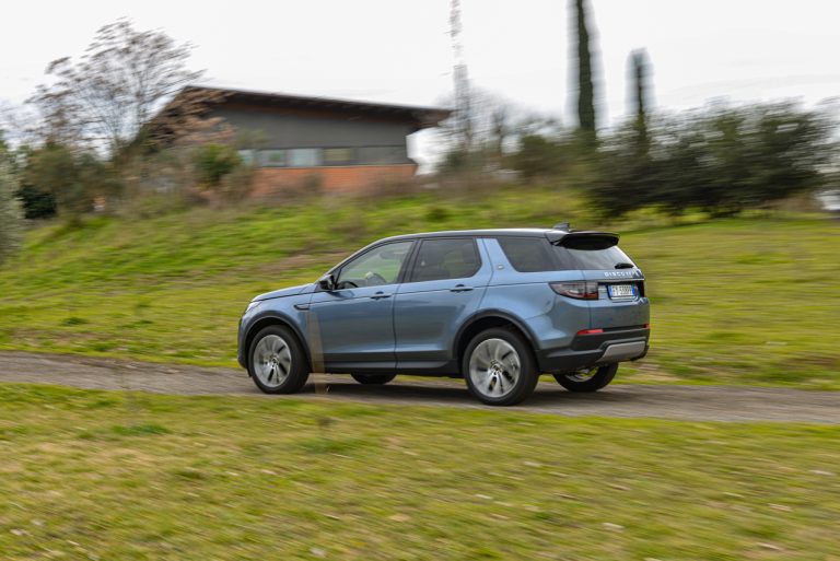 Land Rover Discovery Sport 2.0 TD4: la prova su strada