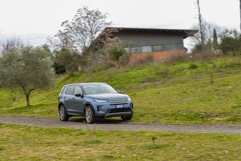 Land Rover Discovery Sport 2.0 TD4: la prova su strada
