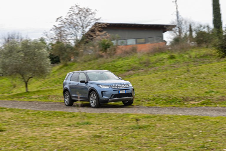 Land Rover Discovery Sport 2.0 TD4: la prova su strada