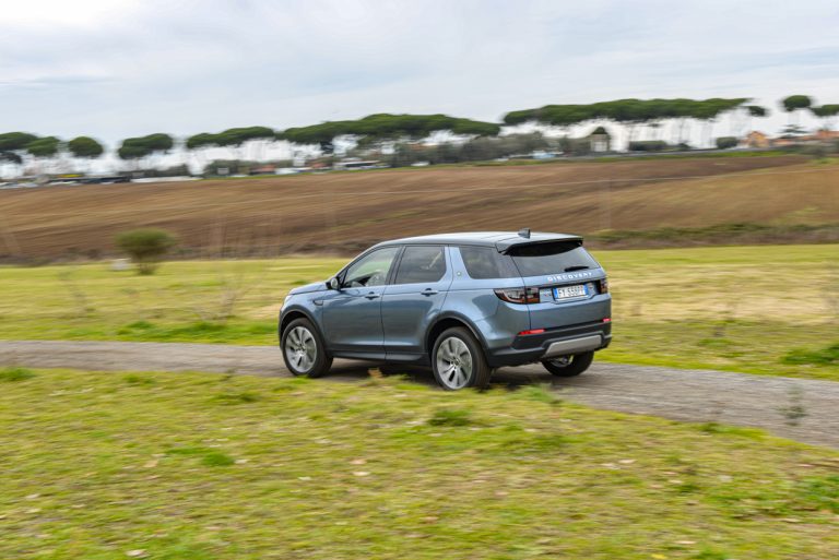 Land Rover Discovery Sport 2.0 TD4: la prova su strada